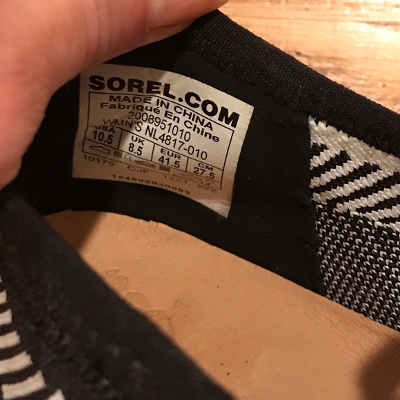 Sorel Explorer Defy Low Sneaker ( Size 10.5) Color Black/White - Picture 8 of 10